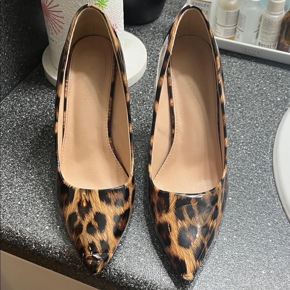 Elegant Leopard Print High Heels * See All Photos some damage on toe box *